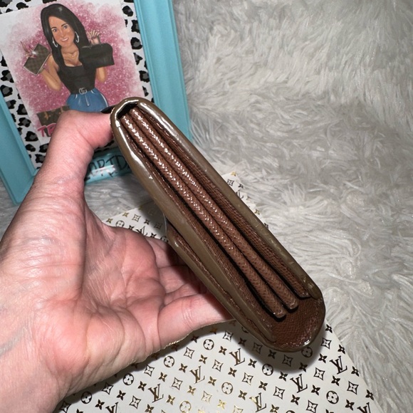 Sarah Wallet - Picture 8 of 11